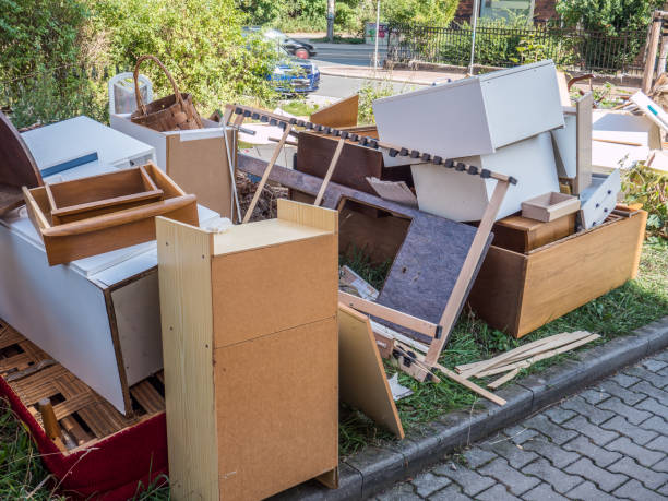 Best Construction Debris Removal  in Johnston, IA