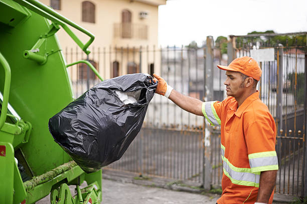 Best Yard Waste Removal  in Johnston, IA